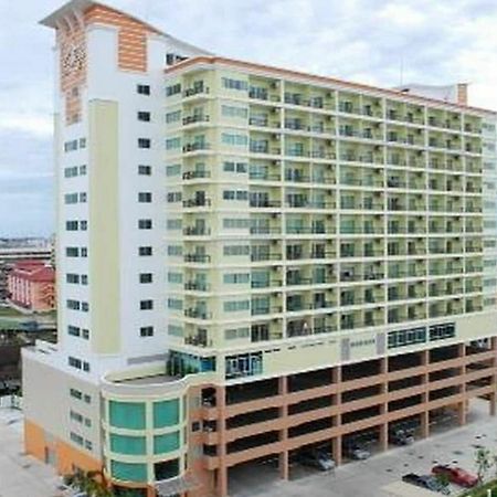 Eak Condoview Chonburi Esterno foto